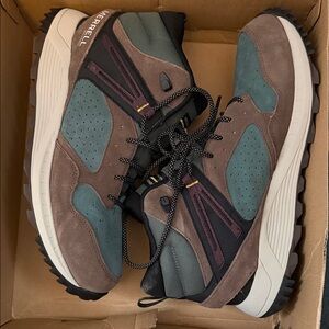NIB Waterproof Men’s Merrell Hiking mid rise boot size 13